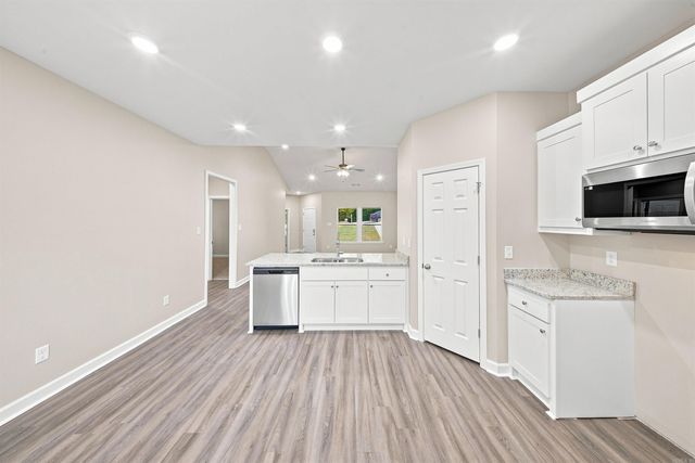 11 British Colonial .5 Drive, Little Rock, AR 72206