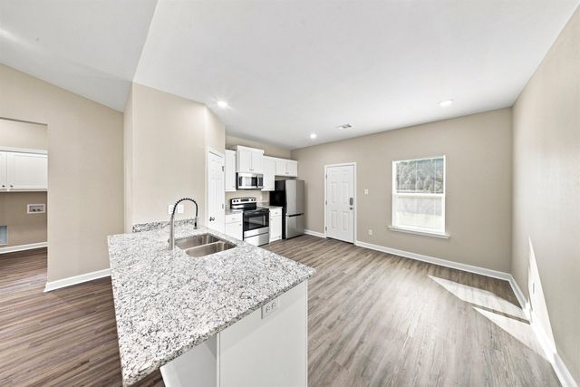 11 British Colonial .5 Drive, Little Rock, AR 72206