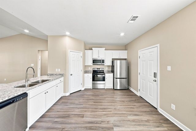 11 British Colonial .5 Drive, Little Rock, AR 72206
