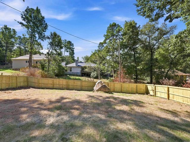 11 British Colonial .5 Drive, Little Rock, AR 72206