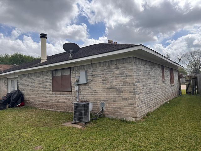 13711 Charidges Court, Houston, TX 77034