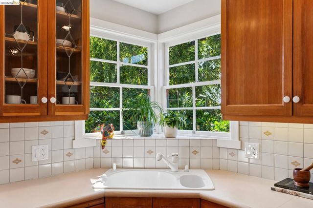 929 Contra Costa Ave, Berkeley, CA 94707