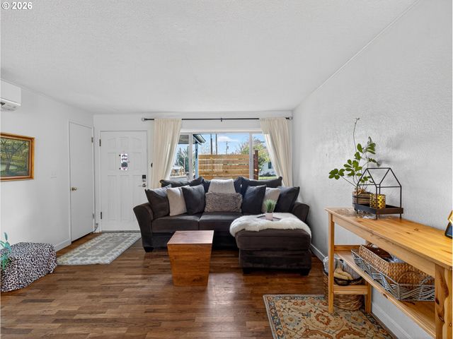 2230 CLEVELAND St, Eugene, OR 97405