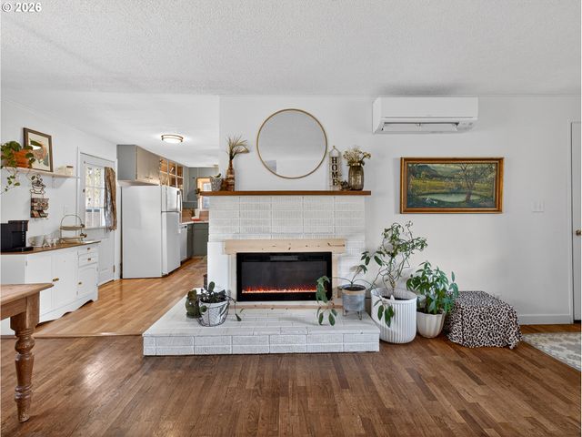 2230 CLEVELAND St, Eugene, OR 97405