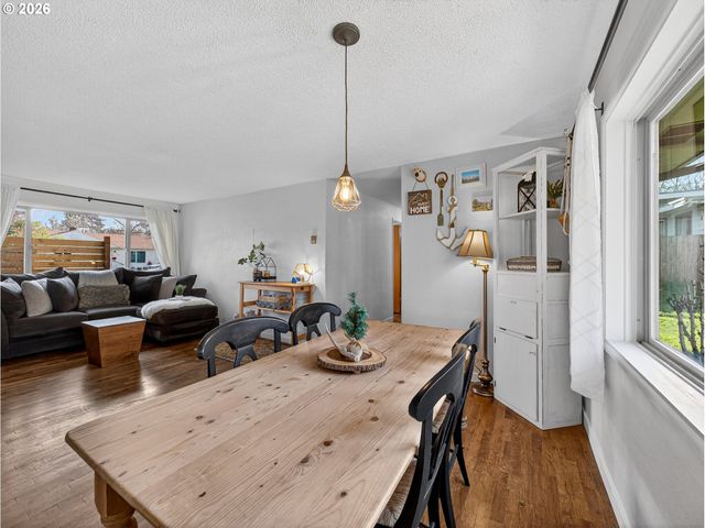 2230 CLEVELAND St, Eugene, OR 97405