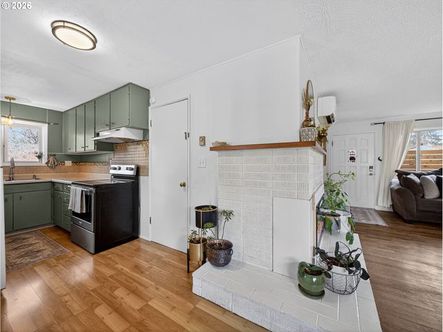 2230 CLEVELAND St, Eugene, OR 97405