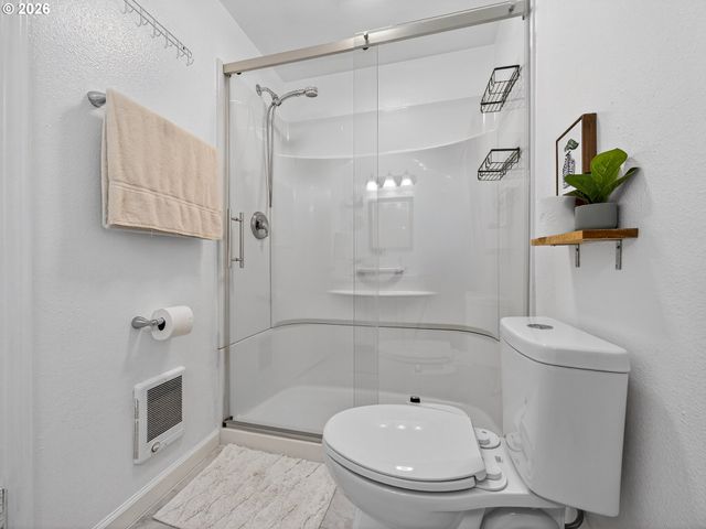 2230 CLEVELAND St, Eugene, OR 97405