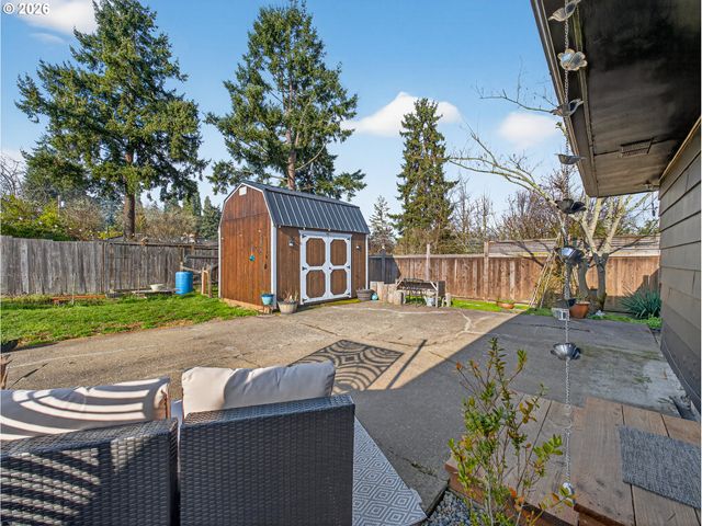 2230 CLEVELAND St, Eugene, OR 97405