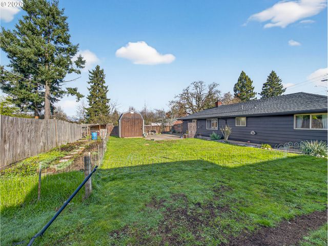 2230 CLEVELAND St, Eugene, OR 97405