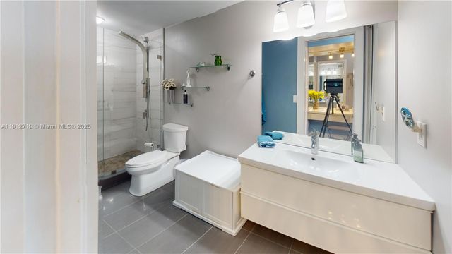 2500 PARKVIEW DR 507, Hallandale Beach, FL 33009