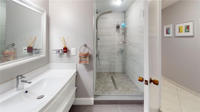 2500 PARKVIEW DR 507, Hallandale Beach, FL 33009