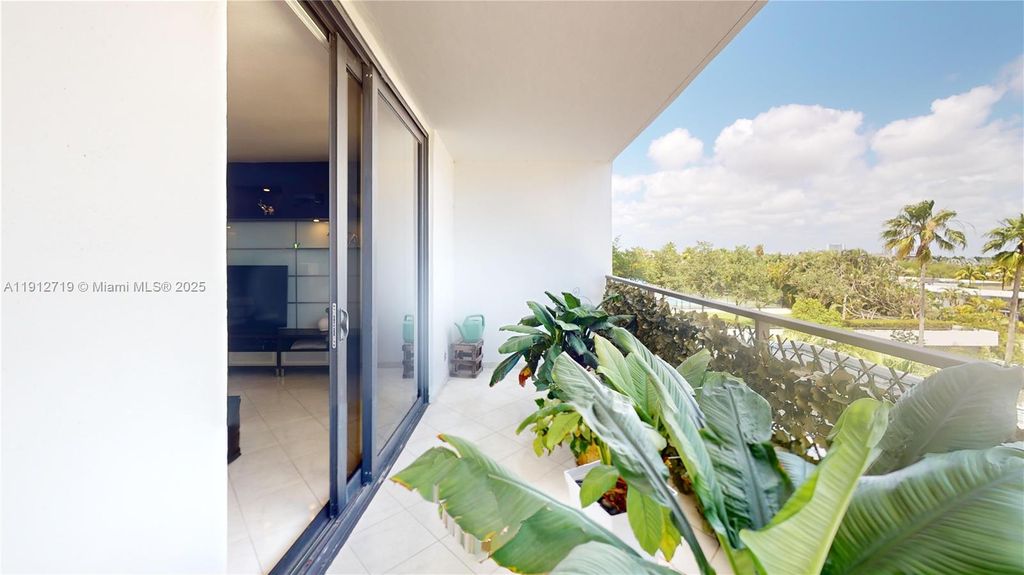 2500 PARKVIEW DR 507, Hallandale Beach, FL 33009