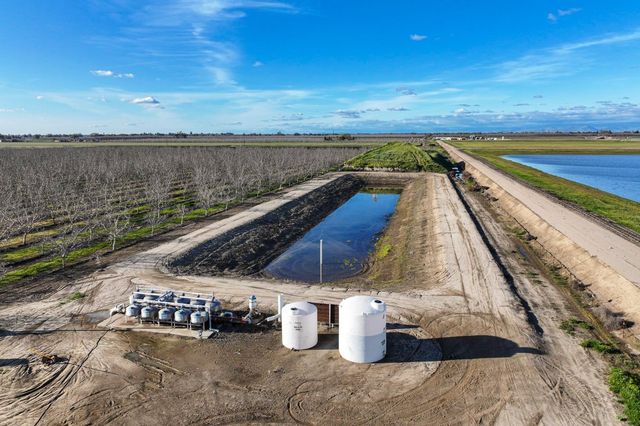 3012 N Oakmore Street, Tulare, CA 93274