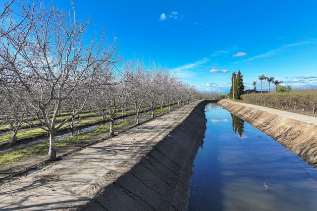 3012 N Oakmore Street, Tulare, CA 93274