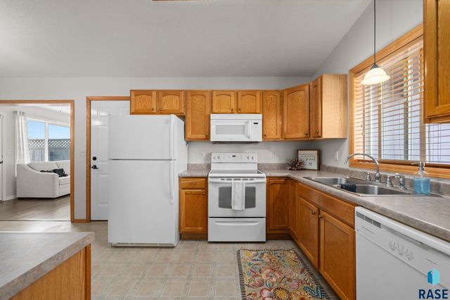 824 S Tanglewood Ave Avenue, Sioux Falls, SD 57106