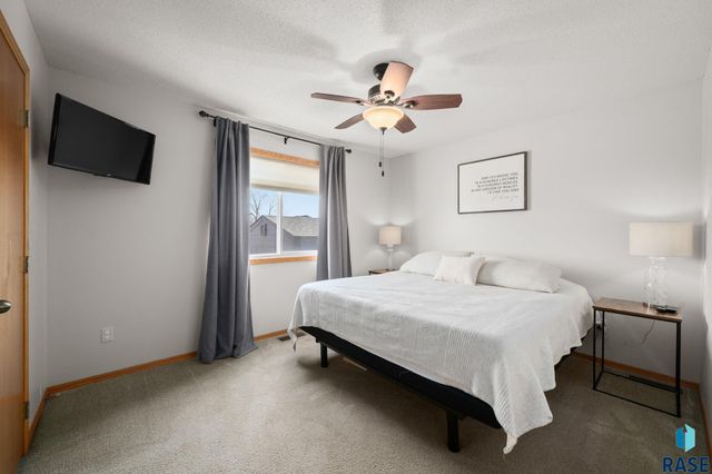 824 S Tanglewood Ave Avenue, Sioux Falls, SD 57106