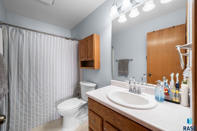 824 S Tanglewood Ave Avenue, Sioux Falls, SD 57106