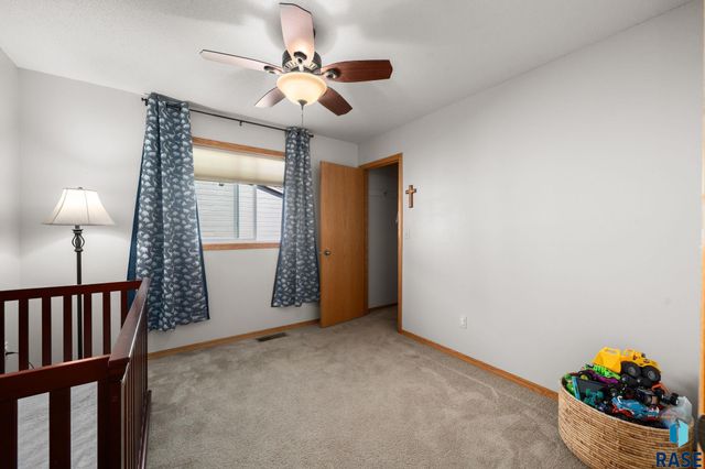 824 S Tanglewood Ave Avenue, Sioux Falls, SD 57106