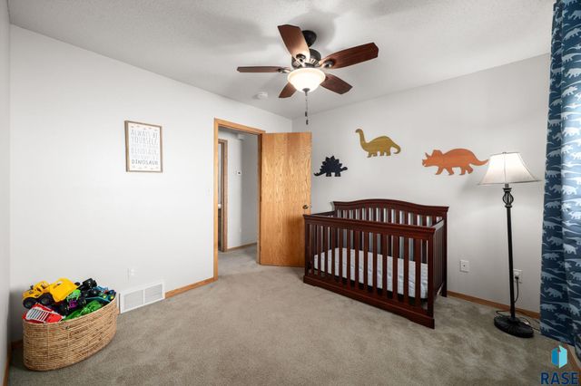 824 S Tanglewood Ave Avenue, Sioux Falls, SD 57106