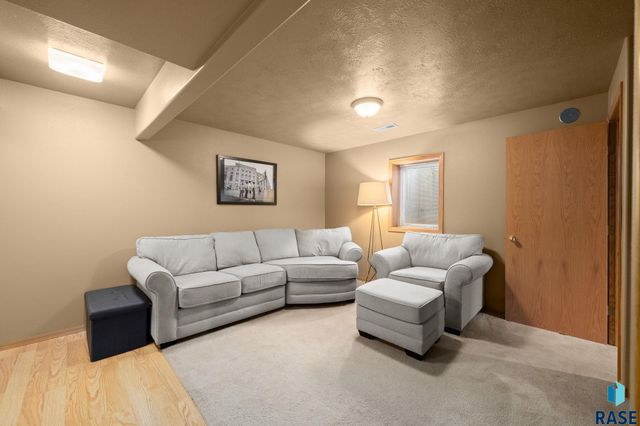 824 S Tanglewood Ave Avenue, Sioux Falls, SD 57106