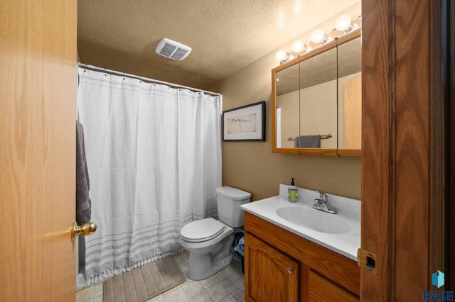 824 S Tanglewood Ave Avenue, Sioux Falls, SD 57106