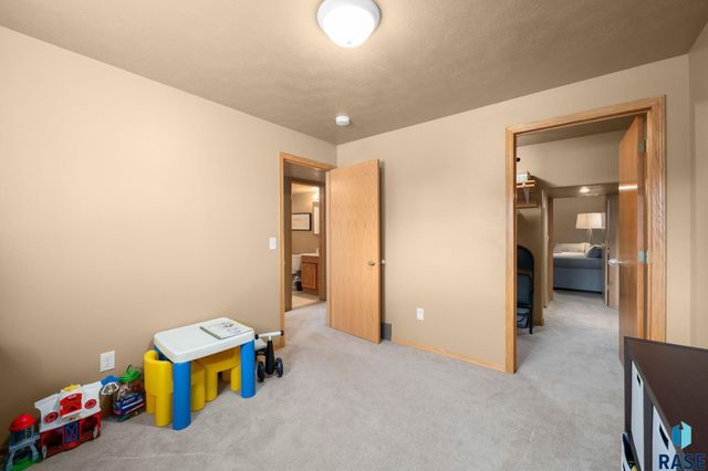 824 S Tanglewood Ave Avenue, Sioux Falls, SD 57106