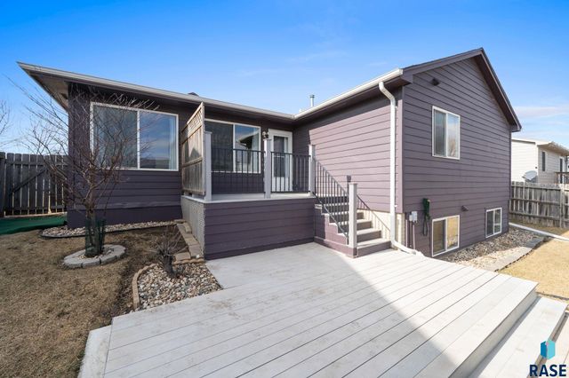 824 S Tanglewood Ave Avenue, Sioux Falls, SD 57106