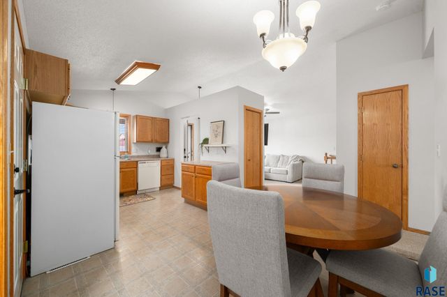 824 S Tanglewood Ave Avenue, Sioux Falls, SD 57106