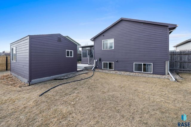824 S Tanglewood Ave Avenue, Sioux Falls, SD 57106