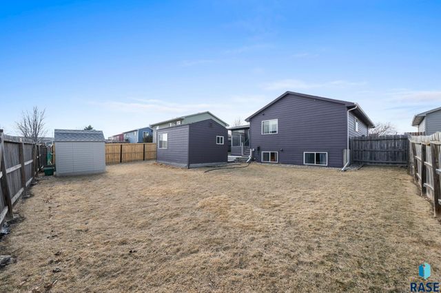 824 S Tanglewood Ave Avenue, Sioux Falls, SD 57106