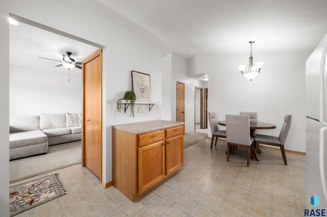 824 S Tanglewood Ave Avenue, Sioux Falls, SD 57106