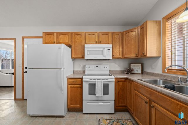 824 S Tanglewood Ave Avenue, Sioux Falls, SD 57106