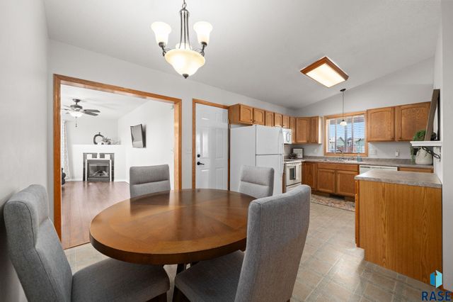 824 S Tanglewood Ave Avenue, Sioux Falls, SD 57106