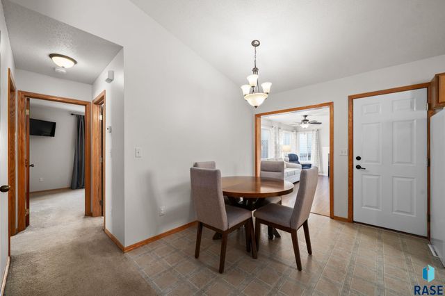 824 S Tanglewood Ave Avenue, Sioux Falls, SD 57106