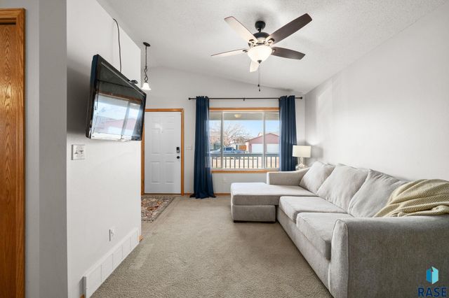 824 S Tanglewood Ave Avenue, Sioux Falls, SD 57106