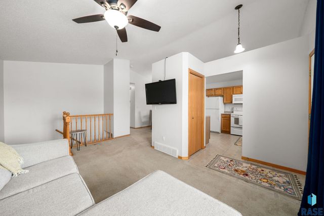 824 S Tanglewood Ave Avenue, Sioux Falls, SD 57106