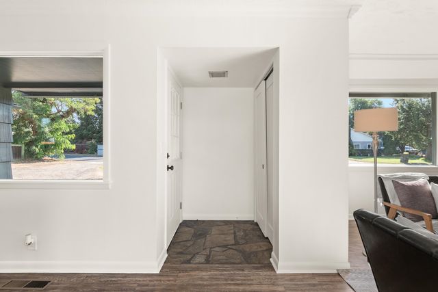 9817 N Colfax Rd, Spokane, WA 99218