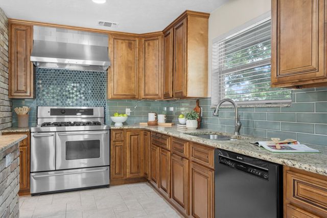 2016 Pembrooke Place, Denton, TX 76205