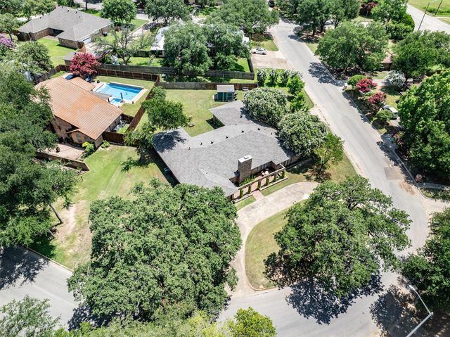 2016 Pembrooke Place, Denton, TX 76205