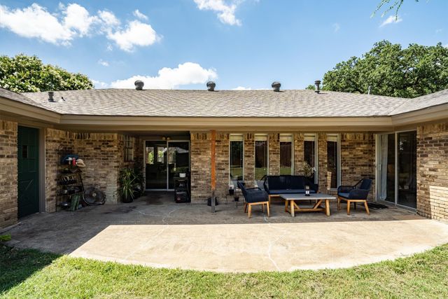 2016 Pembrooke Place, Denton, TX 76205