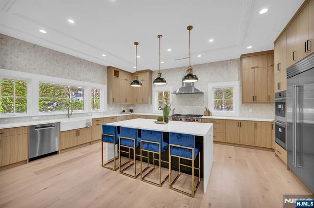 4 Drummond Terrace, Livingston, NJ 07039