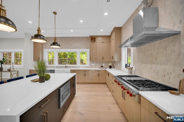 4 Drummond Terrace, Livingston, NJ 07039