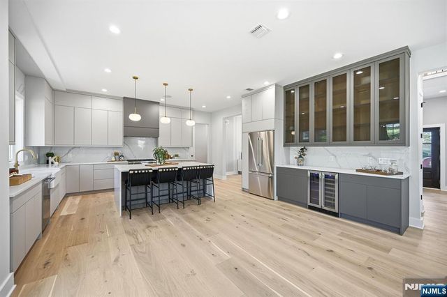 4 Drummond Terrace, Livingston, NJ 07039