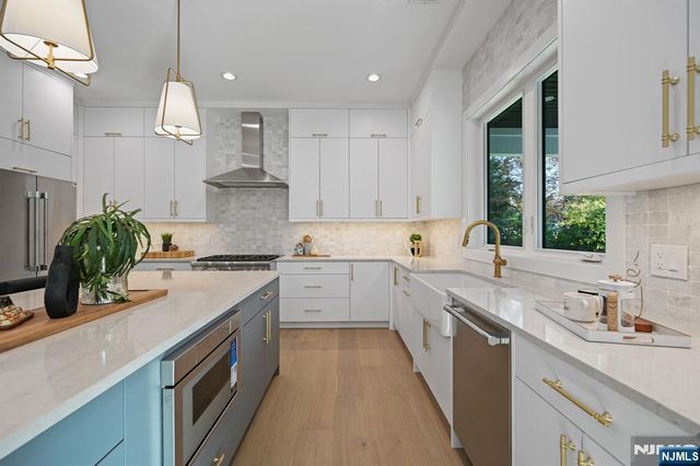 4 Drummond Terrace, Livingston, NJ 07039