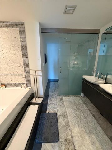 200 Biscayne Boulevard Way 3709, Miami, FL 33131