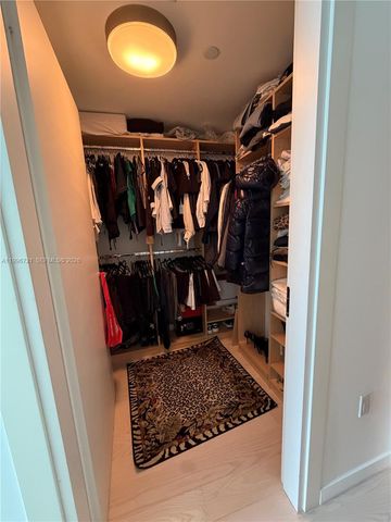 200 Biscayne Boulevard Way 3709, Miami, FL 33131