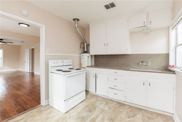 465 S TX St, Corpus Christi, TX 78404