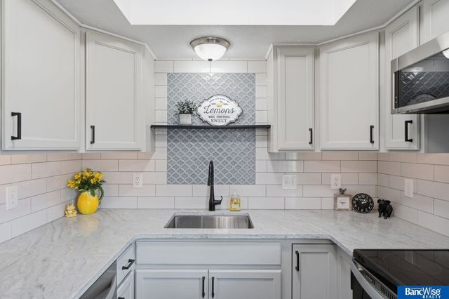 1601 Granada Lane, Lincoln, NE 68528