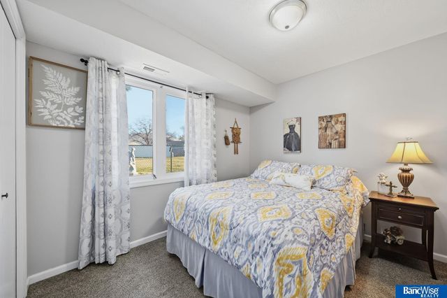 1601 Granada Lane, Lincoln, NE 68528