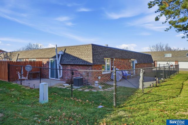 1601 Granada Lane, Lincoln, NE 68528